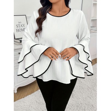 Plus Size Contrast T...